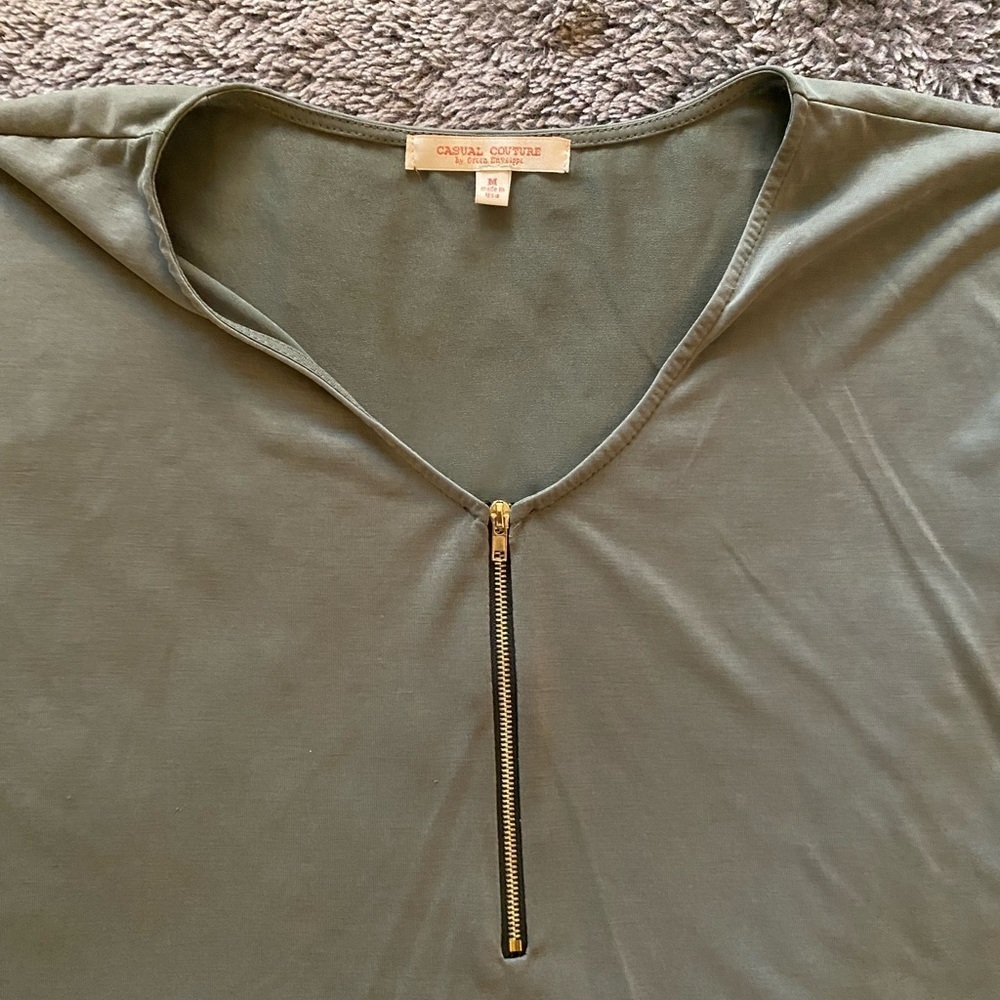GREEN ENVELOPE Women’s Casual Couture Zipper Tee - Picture 6 of 11